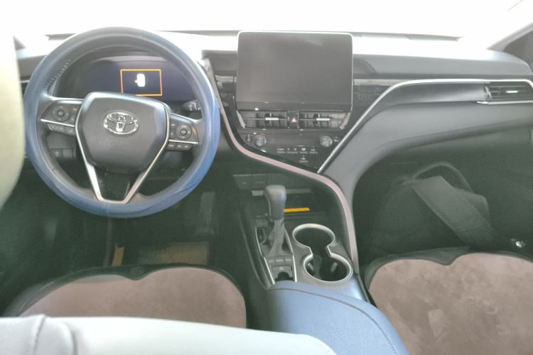 Used Toyota Camry 2023 2.5G Luxury Edition Center Console