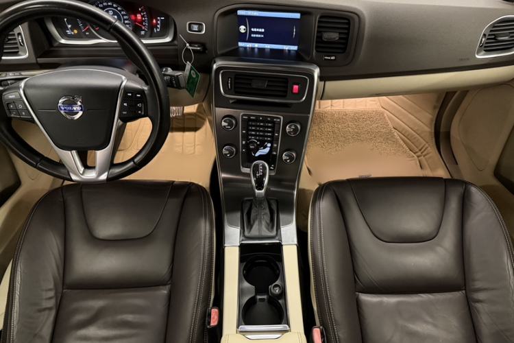 Used Volvo S60 2014 S60L 2.0T Zhiyuan Edition
