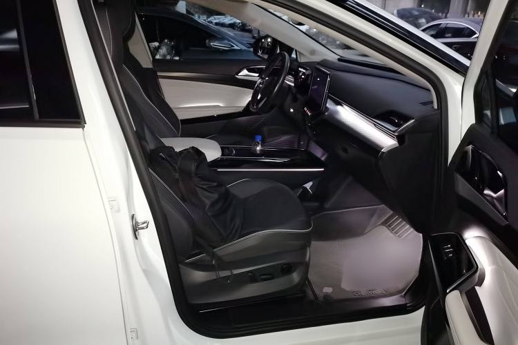 Used Volkswagen ID.6 X 2021 Pure Edition Right Front Seat