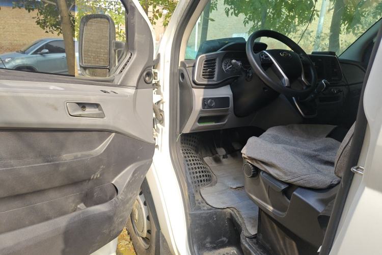 Used SAIC MAXUS Xintu V80 2023 2.0T Manual Classic Aoyuntong Long Wheelbase Mid-Height 6/7/8/9-Seater
