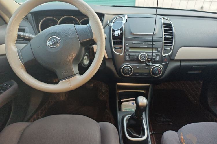 Used Nissan Sylphy 2016 Classic 1.6XE Manual Leading Edition Center Console