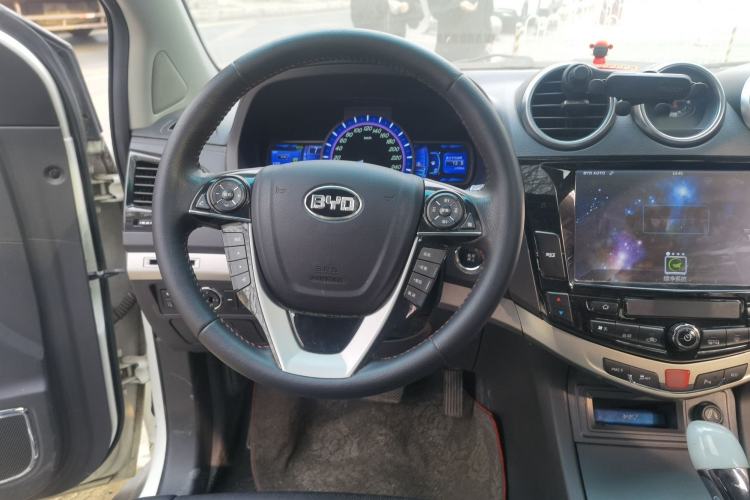 Used BYD S7 2015 2.0T Automatic Prestige Model Steering Wheel
