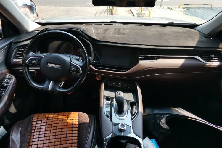 Used Haval F7 2020 1.5T Two-Wheel Drive i-Trend Center Console