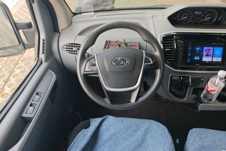 Used SAIC MAXUS Xintu V80 2019 2.5T Classic AMT Aoyuntong Facelifted Short-Wheelbase Mid-Roof 5/6-Seater Steering Wheel