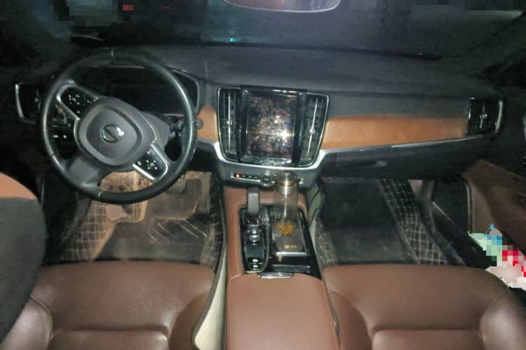 Used Volvo S90 New Energy 2022 T8 eDrive Hybrid Luxury Edition Center Console