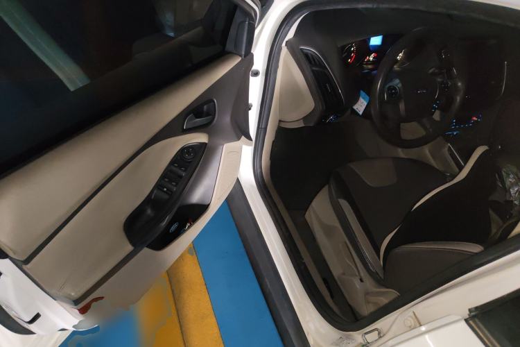 Used Ford Focus 2012 Hatchback 1.6L Manual Fashion Edition Driver Seat