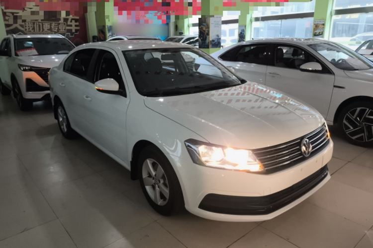 Used Volkswagen Lavida 2015 1.6L Automatic Fashion Edition Front Right 45 Deg