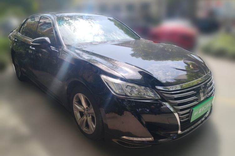 Used Toyota Crown 2015 2.0T Fashion Edition Front Right 45 Deg