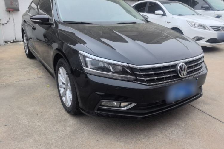 Used Volkswagen Passat 2017 330TSI DSG Luxury Edition Front Right 45 Deg