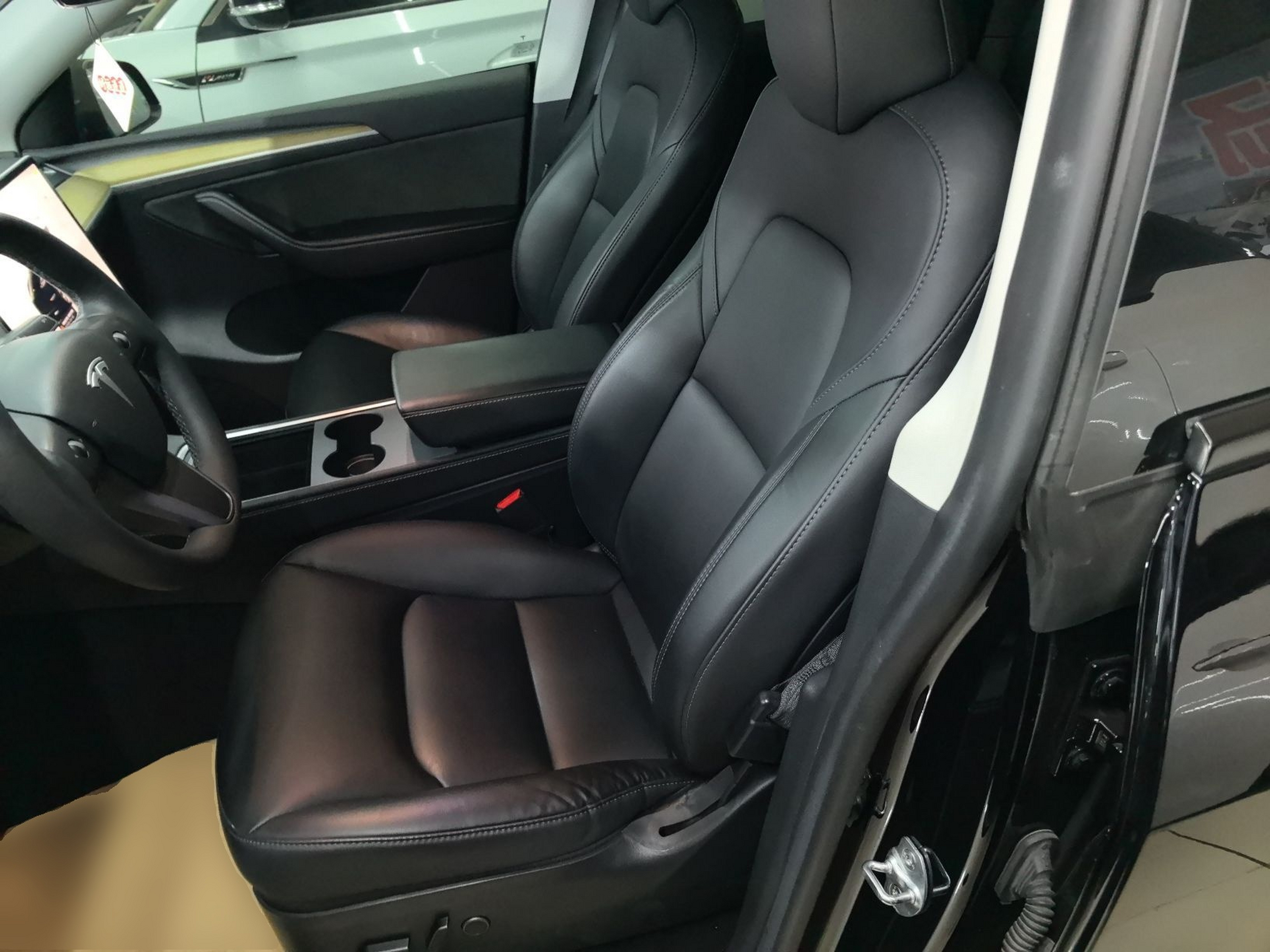 Переднее сиденье в автомобиле