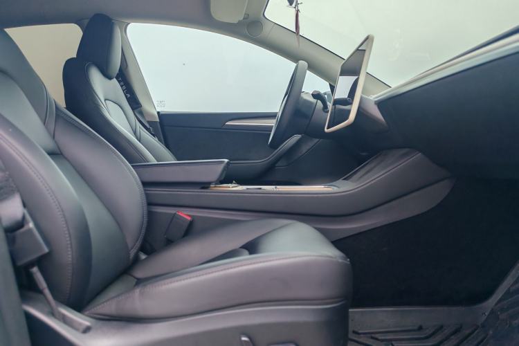 Used Tesla Model Y 2024 Long-Range All-Wheel-Drive Version