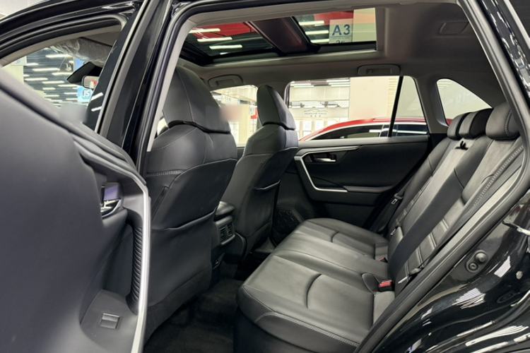 Used Toyota RAV4 2023 Dual-Engine 2.5L E-CVT Two-Wheel Drive Elite Plus Edition Interior 3