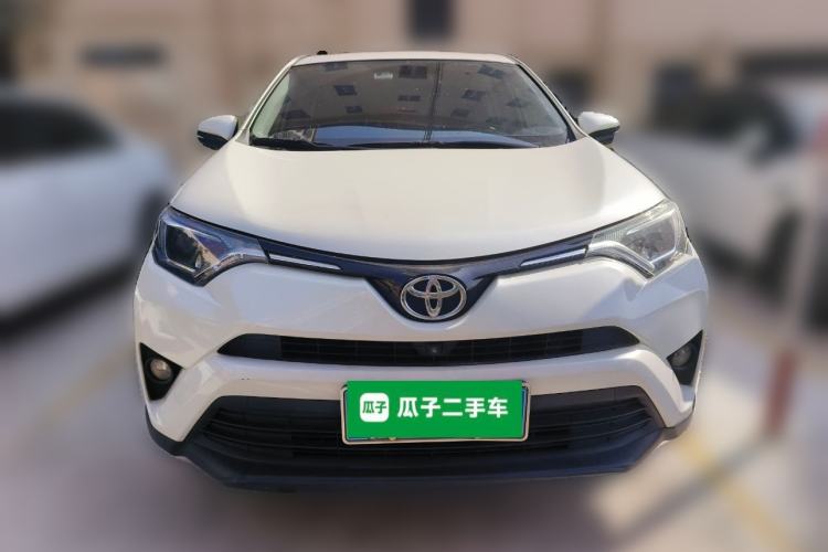 Used Toyota RAV4 2016 2.0L CVT Two-Wheel Drive Fashion Edition China V Standard
