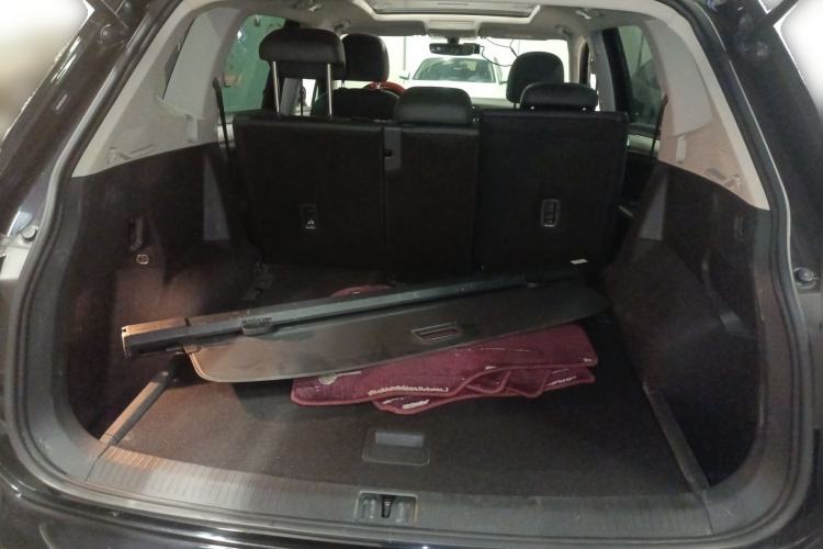 Used Volkswagen Tiguan L 2018 Facelift 330TSI Automatic Two-Wheel Drive Luxury Edition Trunk