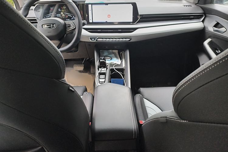 Used Geely Auto Binray 2024 Binrui COOL 1.5T DCT Champion Edition Center Console