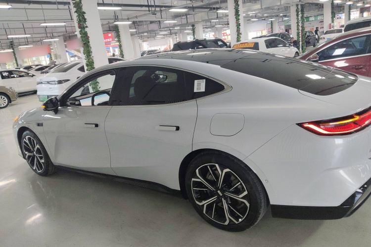 Used Geely Galaxy E8 2025 700 km Long-Range Intelligent Driving Version