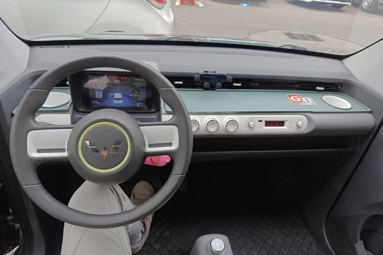 Used Wuling Hongguang MINIEV 2022 GAMEBOY 300km Enthusiast Model with Lithium Iron Phosphate Center Console