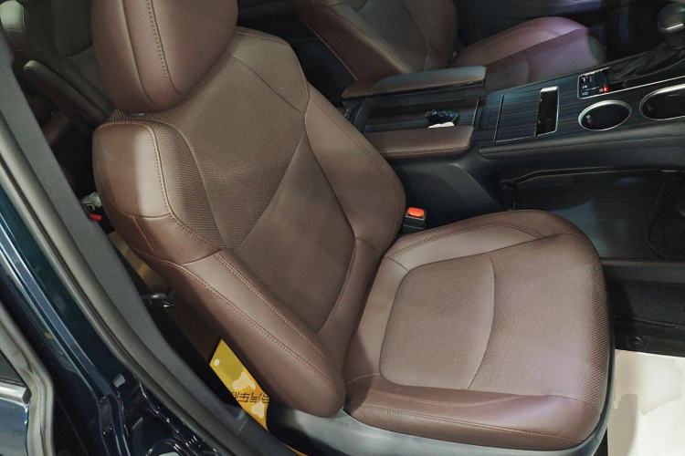 Used Toyota Granvia 2023 2.5L Hybrid Flagship VIP Edition
