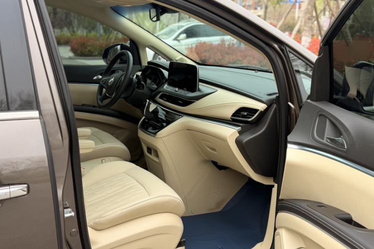 Used Buick GL8 2023 Facelifted Land Cruiser Executive Luxury Version