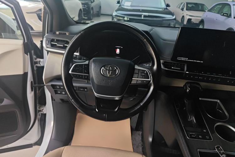Used Toyota SIENNA 2023 2.5L Hybrid Deluxe Edition Steering Wheel