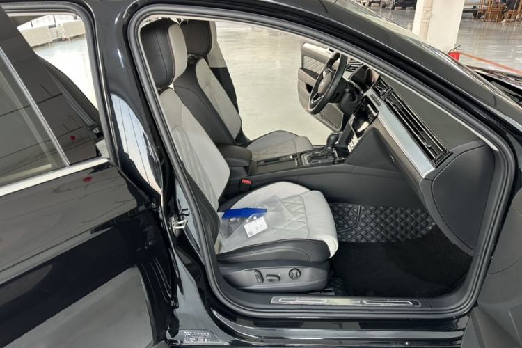 Used Volkswagen Magotan 2023 2 Million Units Commemorative Edition 330TSI DSG Luxury Version Interior 7