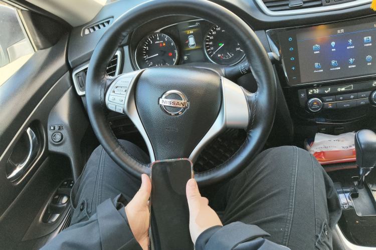 Used Nissan X-Trail 2014 2.0L CVT Comfort Edition 2WD Steering Wheel