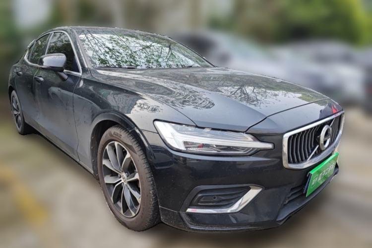 Used Volvo S60 2020 T4 Zhiyi Luxury Edition Front Right 45 Deg