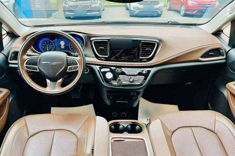 Used Chrysler Grand Voyager 2017 3.6L Premium Edition