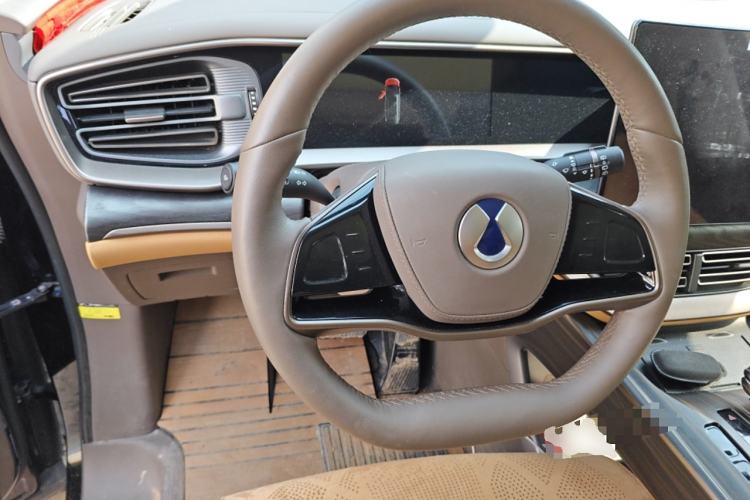 Used Denza D9 2022 DM-i 1040 Prestige Model Steering Wheel