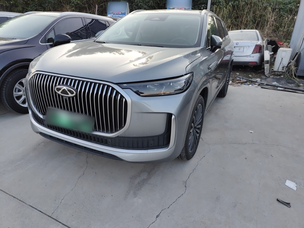 Под передней частью автомобиля