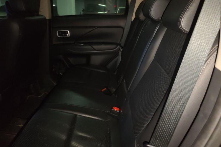 Used Mitsubishi Outlander 2018 2.4L 4x4 Elite Edition 5 Seats Left Rear Seat