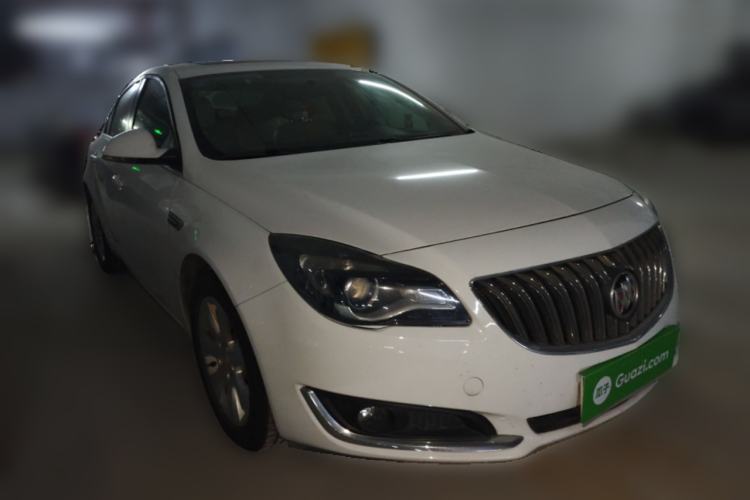 Used Buick Regal 2015 2.0L Leading Fashion Edition Front Right 45 Deg