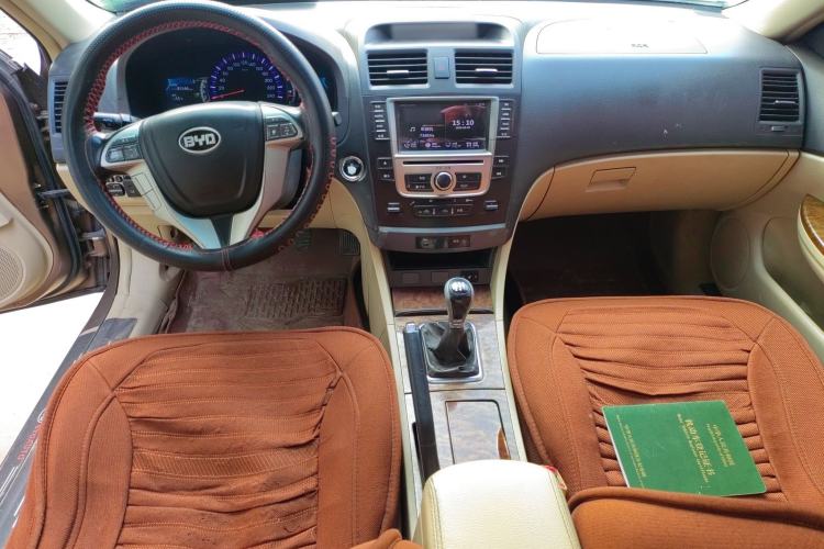 Used BYD G6 2011 2.0L Manual Luxury Version
