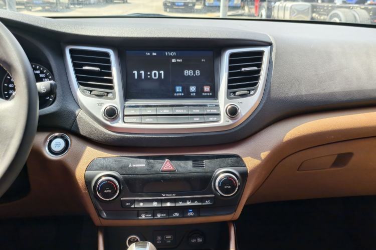 Used Hyundai Tucson 2018 1.6T Dual-Clutch Two-Wheel Drive 15th Anniversary Special Edition
