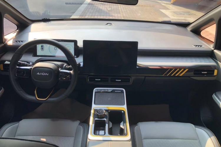 Used AION Y 2022 70 Intelligent Edition Lithium Iron Phosphate Interior 1