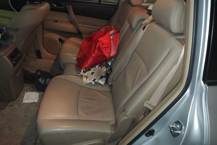 Used Toyota Highlander 2011 2.7L Two-Wheel Drive 7-Seater Luxury Edition
