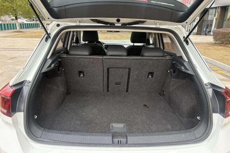 Used Volkswagen T-ROC 2022 280TSI DSG Two-Wheel Drive Elite PLUS Interior 2