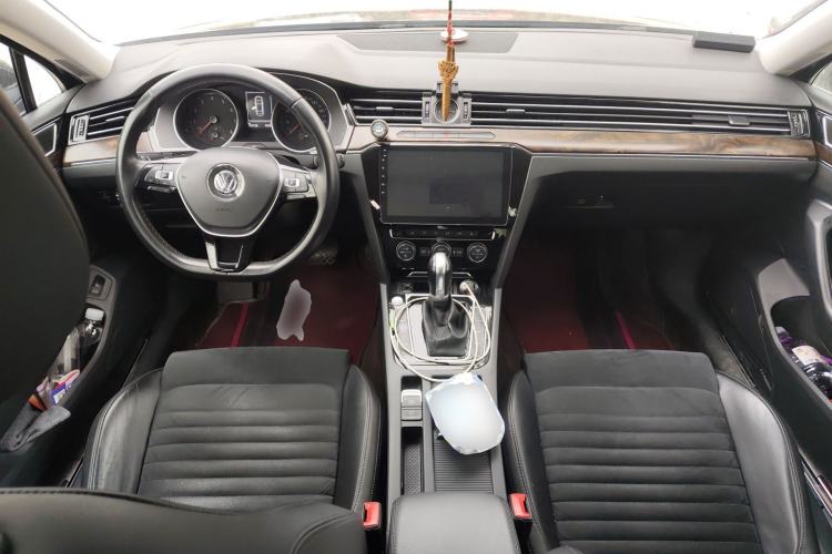 Used Volkswagen Magotan 2018 330TSI DSG Luxury Model Center Console