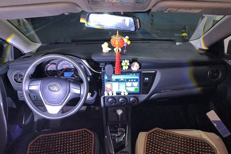 Used Toyota Corolla 2017 Revised Version 1.2T S-CVT GL Center Console