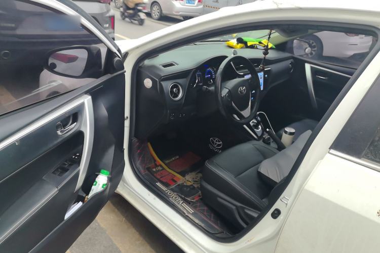 Used Toyota Corolla 2017 Revised Dual-Engine 1.8L E-CVT Elite Edition Driver Seat