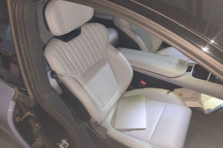 Used Lynk & Co Z10 2025 95 kWh 766 km Range Rear-Wheel Drive Max