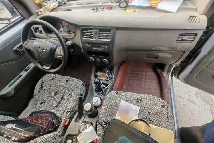 Used Wuling Rongguang V 2019 1.5L Window-Sealed Utility Model China VI LAR Center Console