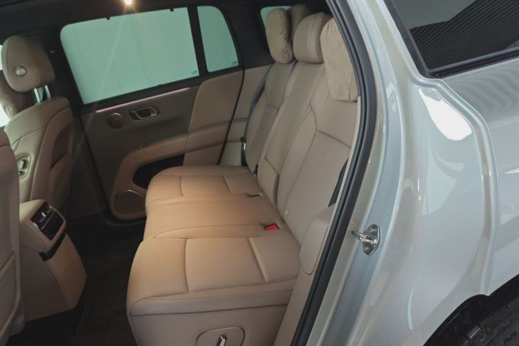 Used Li Auto i6 2025 Model Two-Wheel-Drive Standard Type
