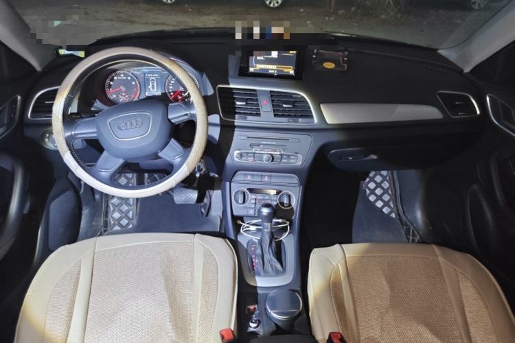 Used Audi Q3 2018 30th Anniversary Edition 30 TFSI Standard Model Center Console