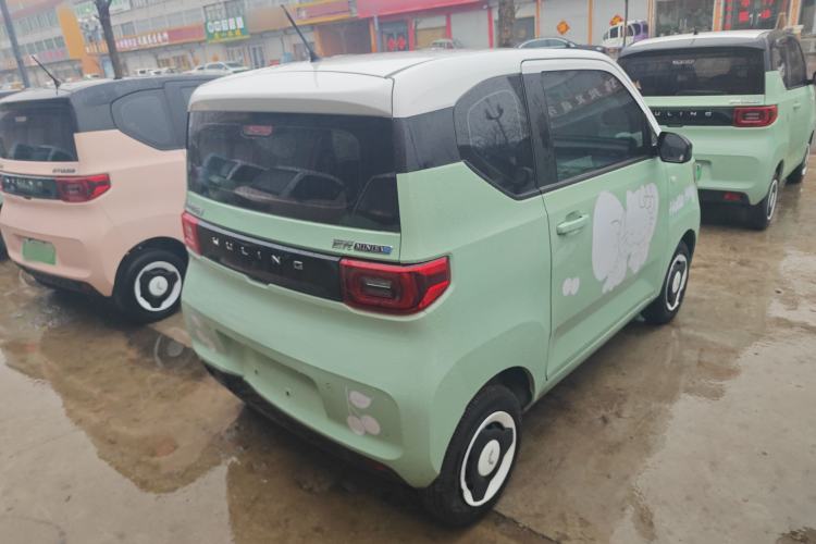 Used Wuling Hongguang MINIEV 2021 Macaron Sandwich Model 120 km Lithium Iron Phosphate
