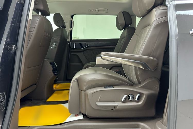 Used Volkswagen Viloran 2024 380TSI Premium Edition