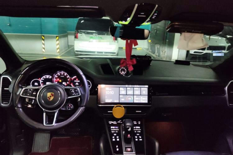 Used Porsche Cayenne 2019 Coupé 3.0T Center Console