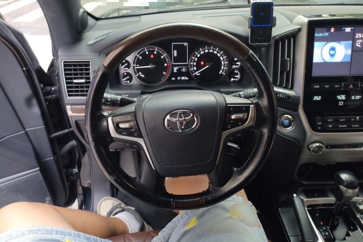 Used Toyota Land Cruiser 2018 5.7L VX-S 7-Seater Middle East Version Steering Wheel