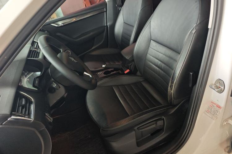 Used Skoda Octavia 2017 1.6L Automatic Smart Drive Edition Left Front Seat