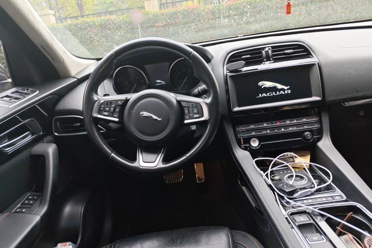 Used Jaguar F-PACE 2019 2.0T Four-Wheel Drive Urban Luxury Edition Steering Wheel